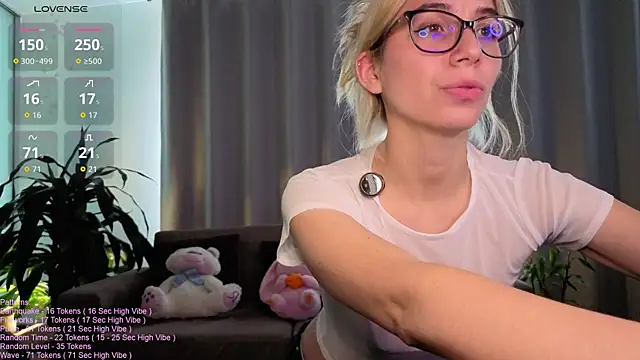 Snapshot of _LittleSammy chatting on June 27, 7:19 pm LittleSammy online show from June 27, 7:19 pm