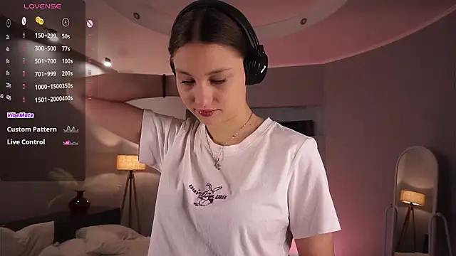 Snapshot of MercBoone chatting on November 18, 9:58 am MercBoone online show from November 18, 9:58 am