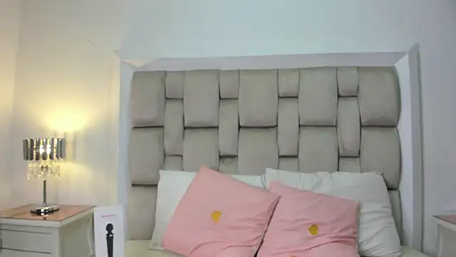 Snapshot of frehia_dimou chatting on July 11, 11:24 am frehia dimou online show from July 11, 11:24 am