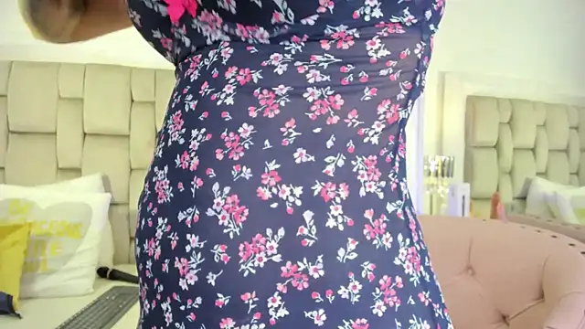 Snapshot of frehia_dimou chatting on July 18, 11:58 am frehia dimou online show from July 18, 11:58 am