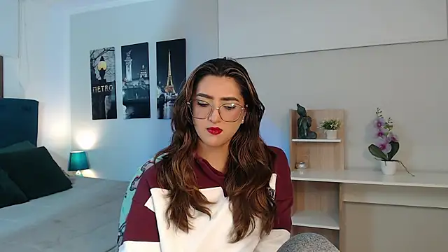 Snapshot of madame_lottie chatting on September 16, 12:28 pm madame lottie online show from September 16, 12:28 pm