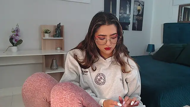 Snapshot of madame_lottie chatting on October 29, 12:40 pm madame lottie online show from October 29, 12:40 pm