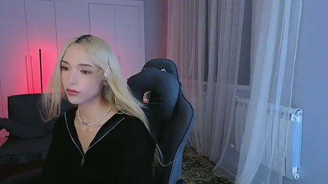 Snapshot of okerriella chatting on May 7, 12:21 pm okerriella online show from May 7, 12:21 pm