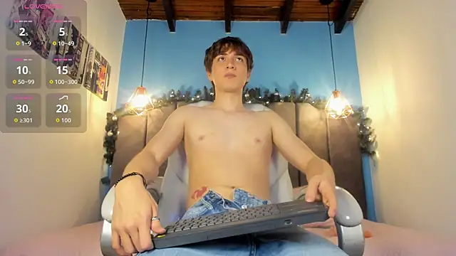 Snapshot of Oscar_and_dani chatting on November 30, 3:43 am Oscar and dani online show from November 30, 3:43 am