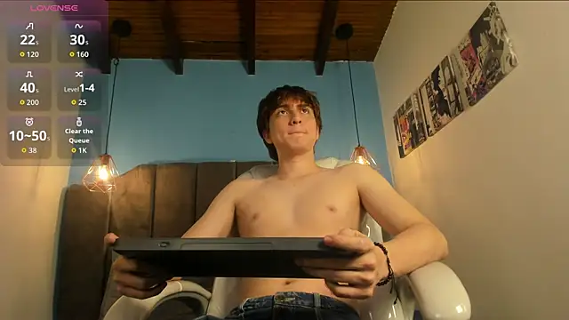 Oscar and dani online show from February 19, 4:08 am