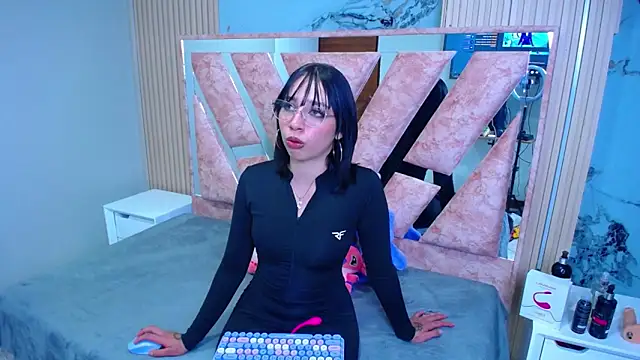 Niina Sissy online show from December 18, 6:30 am