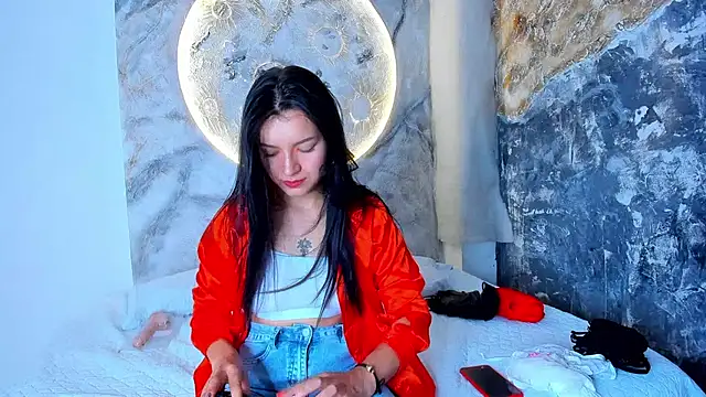 Snapshot of RoxanaBorns_ chatting on October 28, 12:30 pm RoxanaBorns  online show from October 28, 12:30 pm