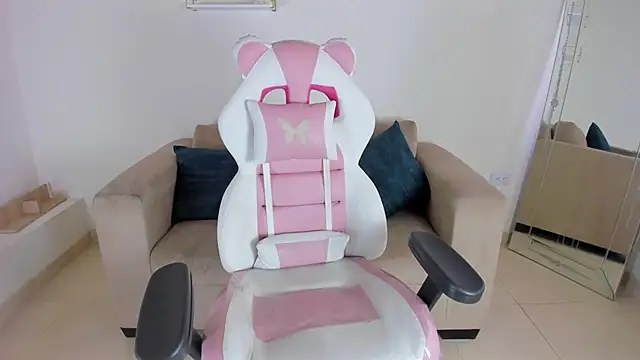 april smiith online show from October 18, 1:01 pm