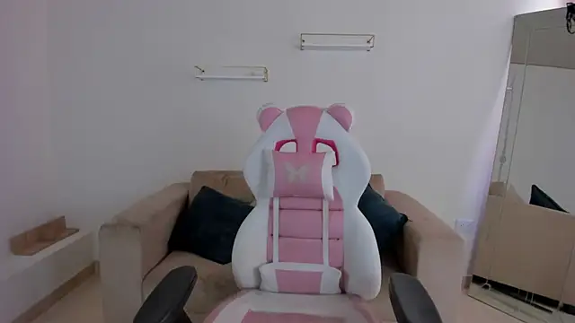 april smiith online show from December 1, 4:12 pm