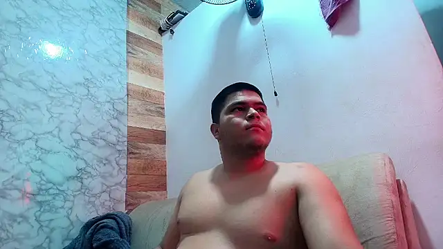 naomi campbel  online show from February 15, 2:03 pm