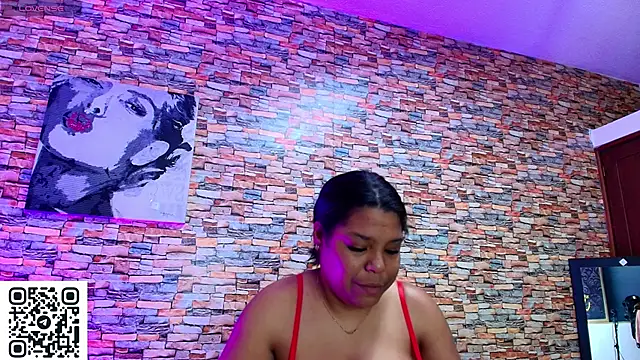 naomi campbel  online show from June 7, 1:59 pm