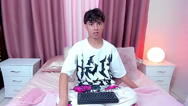 Snapshot of Honeymoon_sariel chatting on October 19, 7:47 pm Honeymoon sariel online show from October 19, 7:47 pm