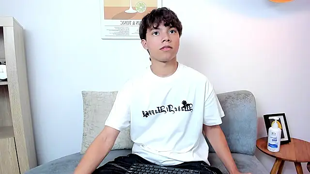 Snapshot of Honeymoon_sariel chatting on November 26, 8:32 pm Honeymoon sariel online show from November 26, 8:32 pm