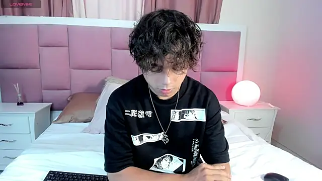 Snapshot of Honeymoon_sariel chatting on June 29, 7:58 pm Honeymoon sariel online show from June 29, 7:58 pm