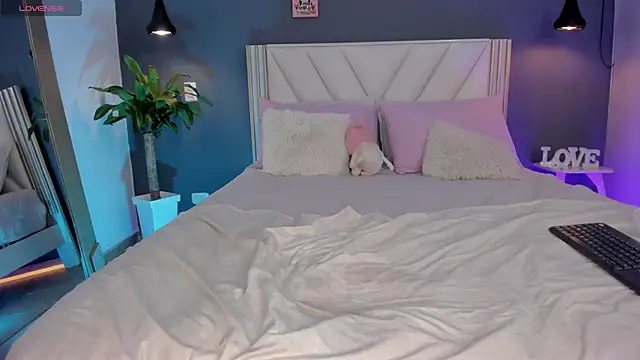 Snapshot of NaishaFord_1 chatting on June 20, 4:15 am NaishaFord 1 online show from June 20, 4:15 am