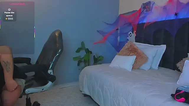 Thomas moon online show from October 24, 12:34 pm