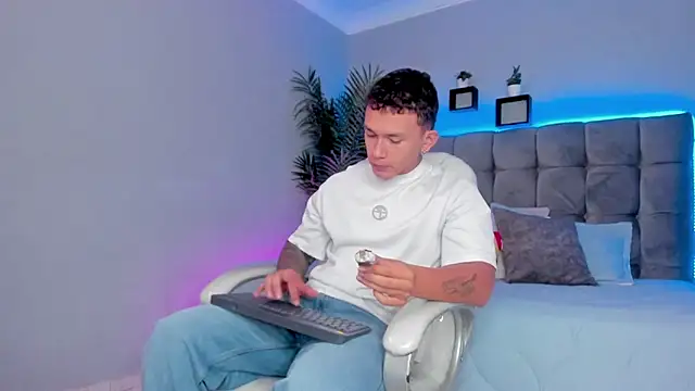 Thomas moon online show from June 19, 1:48 pm