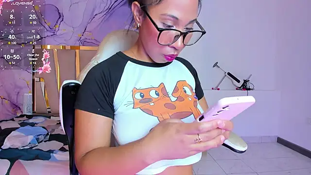 Elowen Clark online show from October 24, 8:38 pm