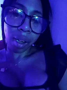 Elowen Clark online show from November 9, 4:11 am