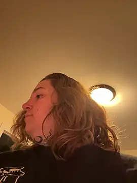 vanessraine online show from April 29, 2:48 am