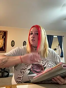 vanessraine online show from May 28, 2:20 am