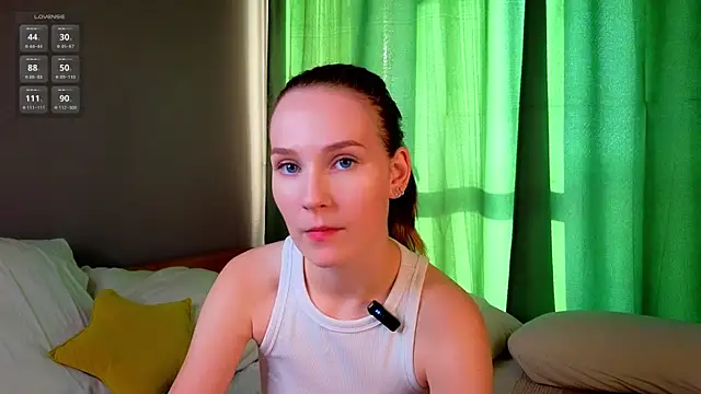 Snapshot of QueenieHathaway chatting on September 23, 1:19 am QueenieHathaway online show from September 23, 1:19 am
