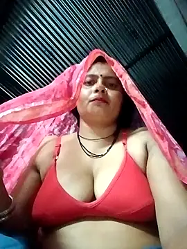 Snapshot of Hot_komal1 chatting on May 25, 9:21 pm Hot komal1 online show from May 25, 9:21 pm