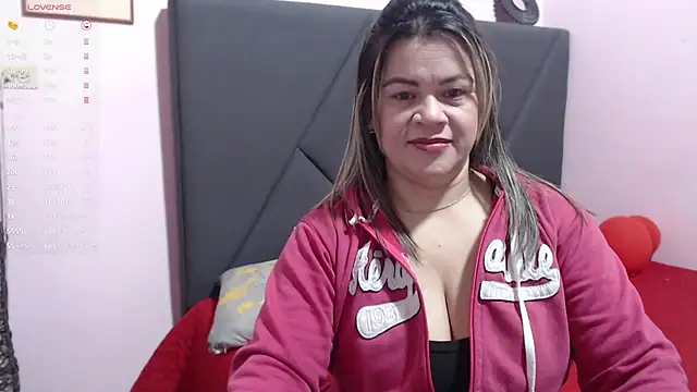 pamela echeverria online show from October 1, 10:21 am