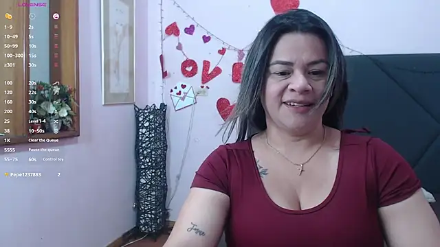 pamela echeverria online show from April 28, 11:15 am