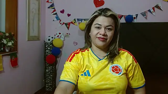Snapshot of pamela_echeverria chatting on June 27, 11:37 am pamela echeverria online show from June 27, 11:37 am