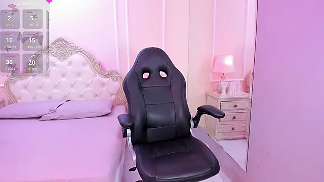 Snapshot of AmyBlackwood chatting on October 6, 7:33 pm AmyBlackwood online show from October 6, 7:33 pm