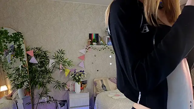 AnnyiBlue online show from April 28, 11:26 am