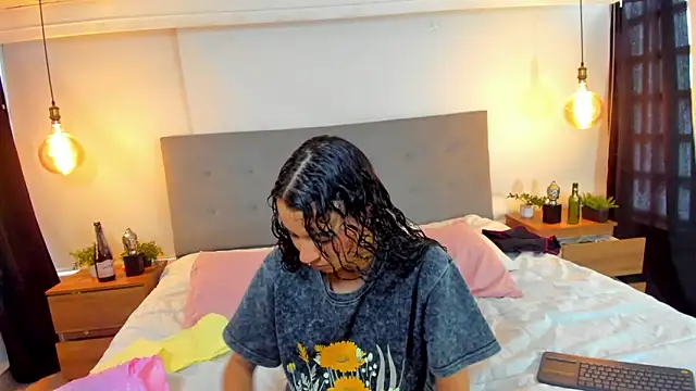 Snapshot of Luna_Claire chatting on October 27, 1:04 pm Luna Claire online show from October 27, 1:04 pm