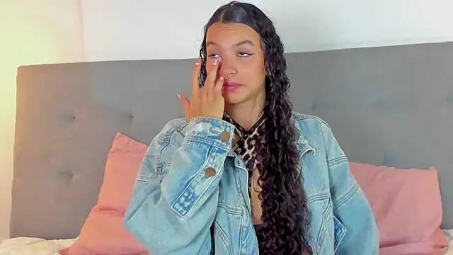 Snapshot of Luna_Claire chatting on November 12, 11:32 am Luna Claire online show from November 12, 11:32 am