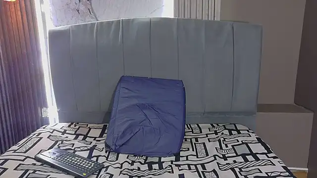 angeles azul online show from March 4, 3:40 pm