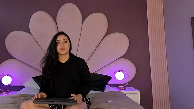 NickandAbby  online show from November 26, 11:33 am