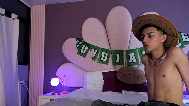 NickandAbby  online show from July 1, 3:52 am