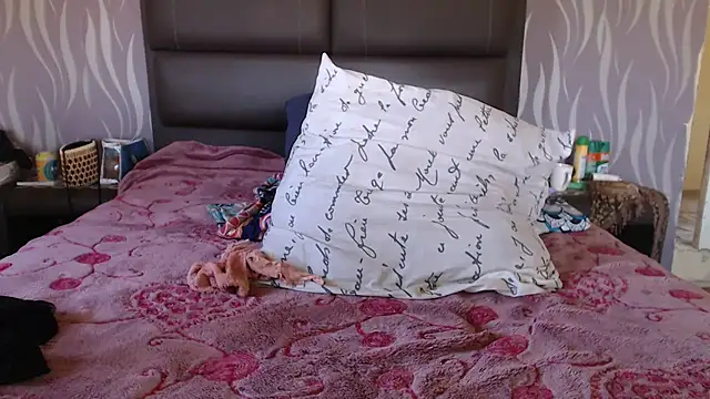 Snapshot of BoobsQueen46K chatting on November 12, 10:04 am BoobsQueen46K online show from November 12, 10:04 am