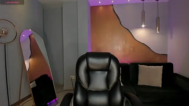 MiaLaurence online show from October 26, 11:27 am