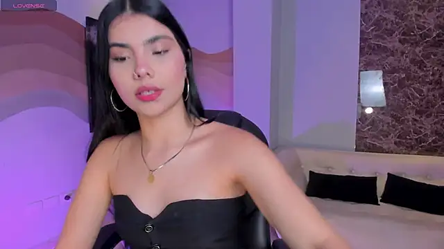 MiaLaurence online show from November 29, 7:17 pm