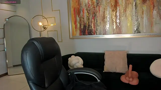 MiaLaurence online show from March 7, 7:33 pm