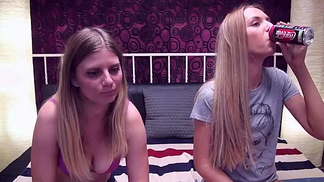 Snapshot of BlondeWitches chatting on November 22, 12:42 am BlondeWitches online show from November 22, 12:42 am