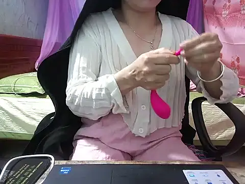 Snapshot of Xue_weng chatting on February 11, 12:37 am Xue weng online show from February 11, 12:37 am