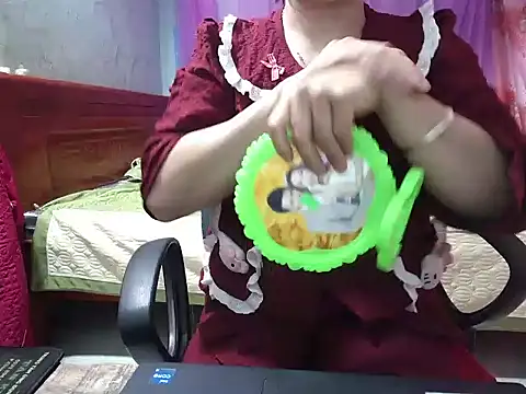 Snapshot of Xue_weng chatting on February 13, 1:01 am Xue weng online show from February 13, 1:01 am