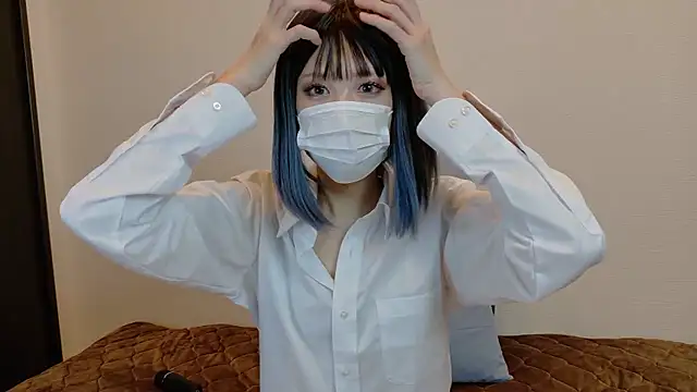 sarina at online show from December 2, 9:25 am