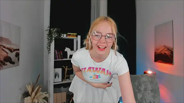 Snapshot of BellaMontgomery chatting on September 10, 9:48 pm BellaMontgomery online show from September 10, 9:48 pm