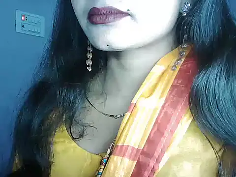 ROSE GOLDE online show from February 19, 4:25 pm