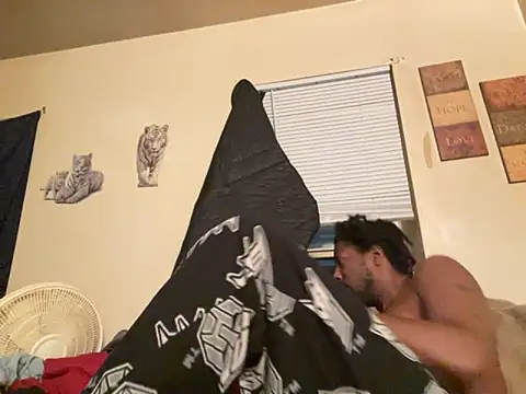 Snapshot of viceutk1 chatting on October 14, 4:35 am viceutk1 online show from October 14, 4:35 am