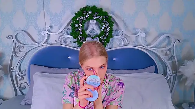 Snapshot of 4example_Chloe chatting on December 3, 11:08 am 4example Chloe online show from December 3, 11:08 am