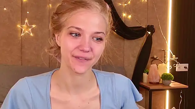 4example Chloe online show from April 23, 5:30 am